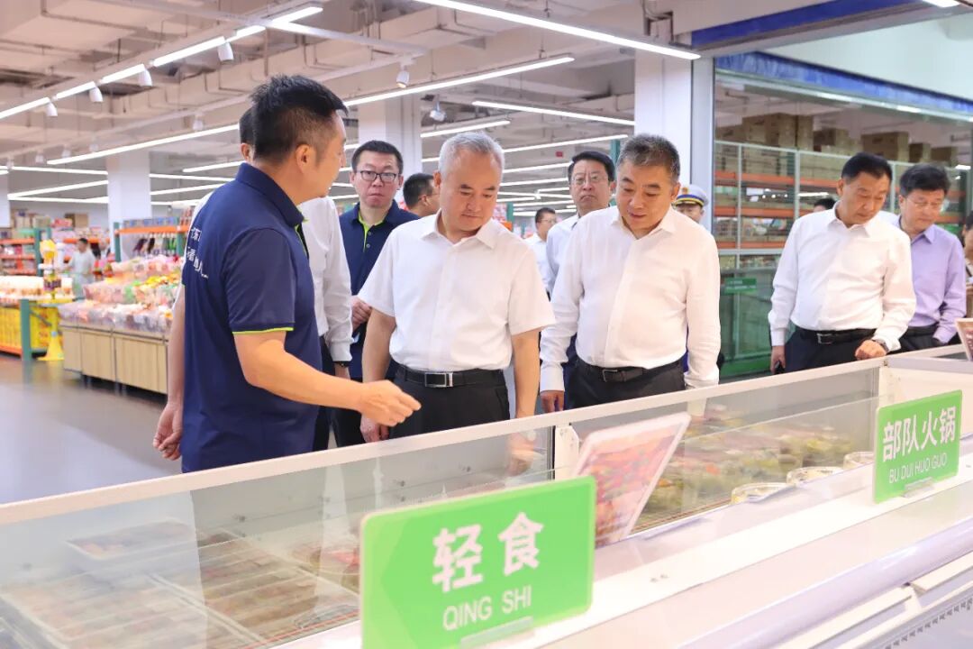 王炳森调研检查节日市场供应和安全生产工作